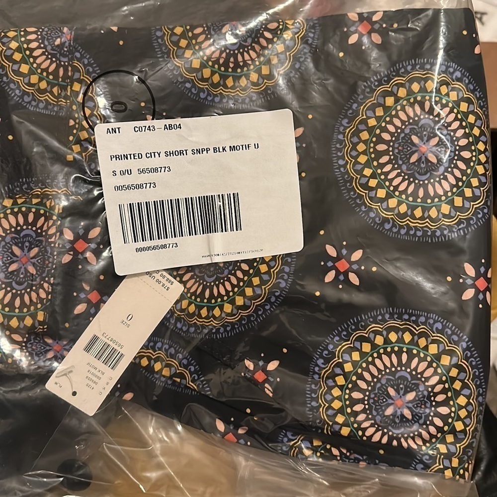 Maeve By Anthropologie Abstract City Black Motif Shorts Size 0 - Picture 5 of 5